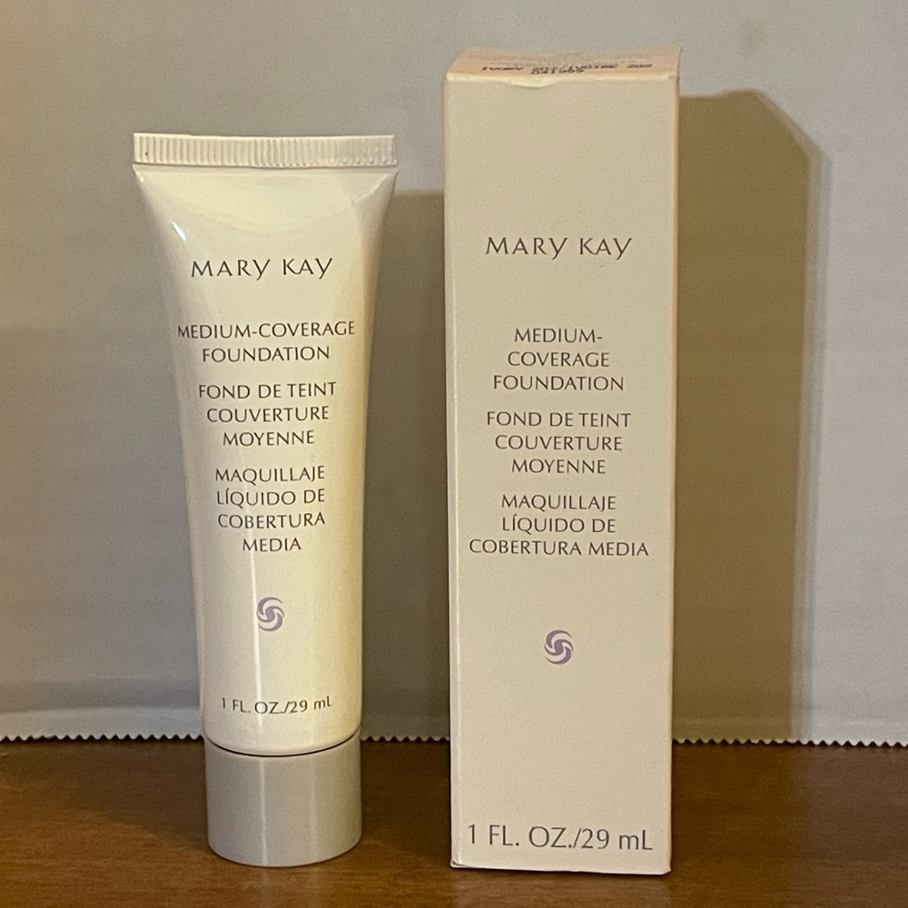 Mary Kay Medium Coverage Foundation Ivory 202 Gray Cap Retired Discontinued